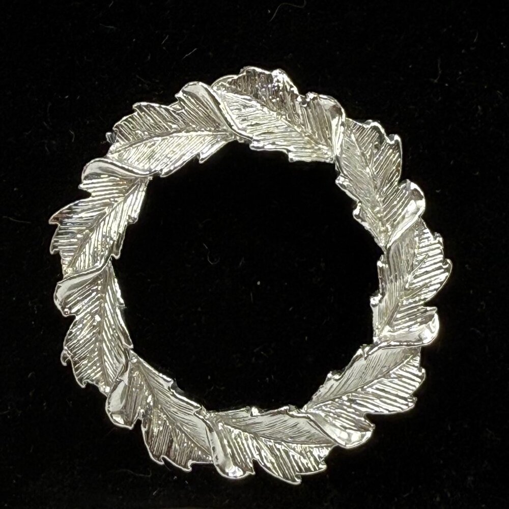 Vintage Gerry's Silver Round Leaf Pin